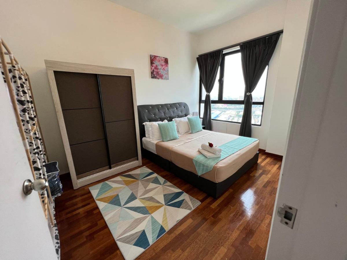 D'Gunduls Homestay Family Suite 2R 2B By Dgh I-City 莎阿南 外观 照片